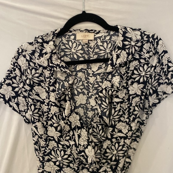 Ann Taylor LOFT Floral Wrap Dress with Ruffle V Neck XS - Picture 2 of 5